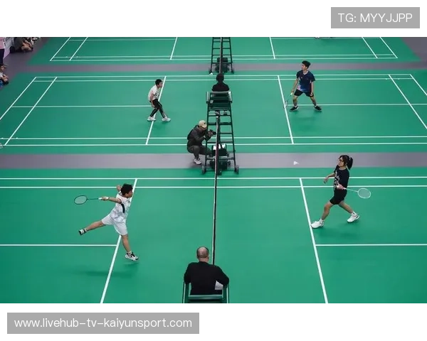 羽毛球贴网滚球太邪恶：揭秘隐藏战术背后的秘密武器