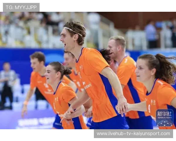 冠军球队庆祝巡游引来市民自发参与,冠军球址汇 冠军球队庆祝巡游引来市民自发参与,冠军球址汇