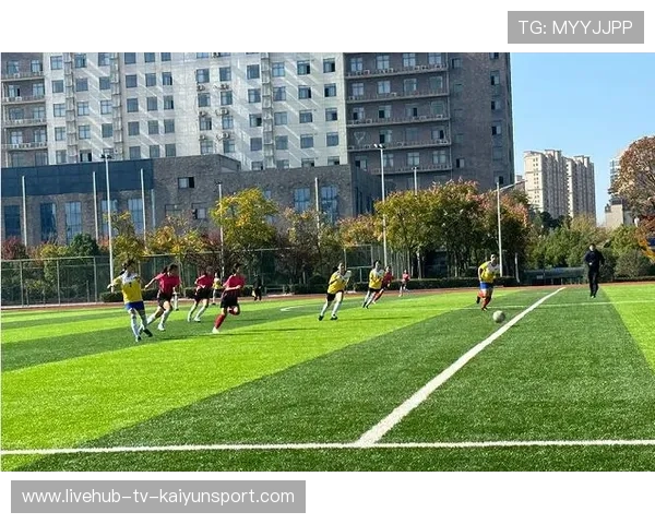 冠军球队庆祝巡游引来市民自发参与,冠军球址汇 冠军球队庆祝巡游引来市民自发参与,冠军球址汇